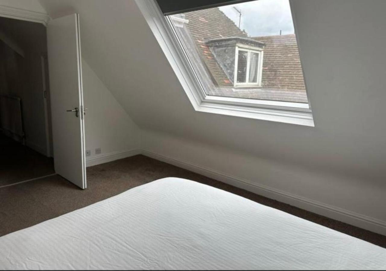 2 Bedroom Flat In Camden Apartment